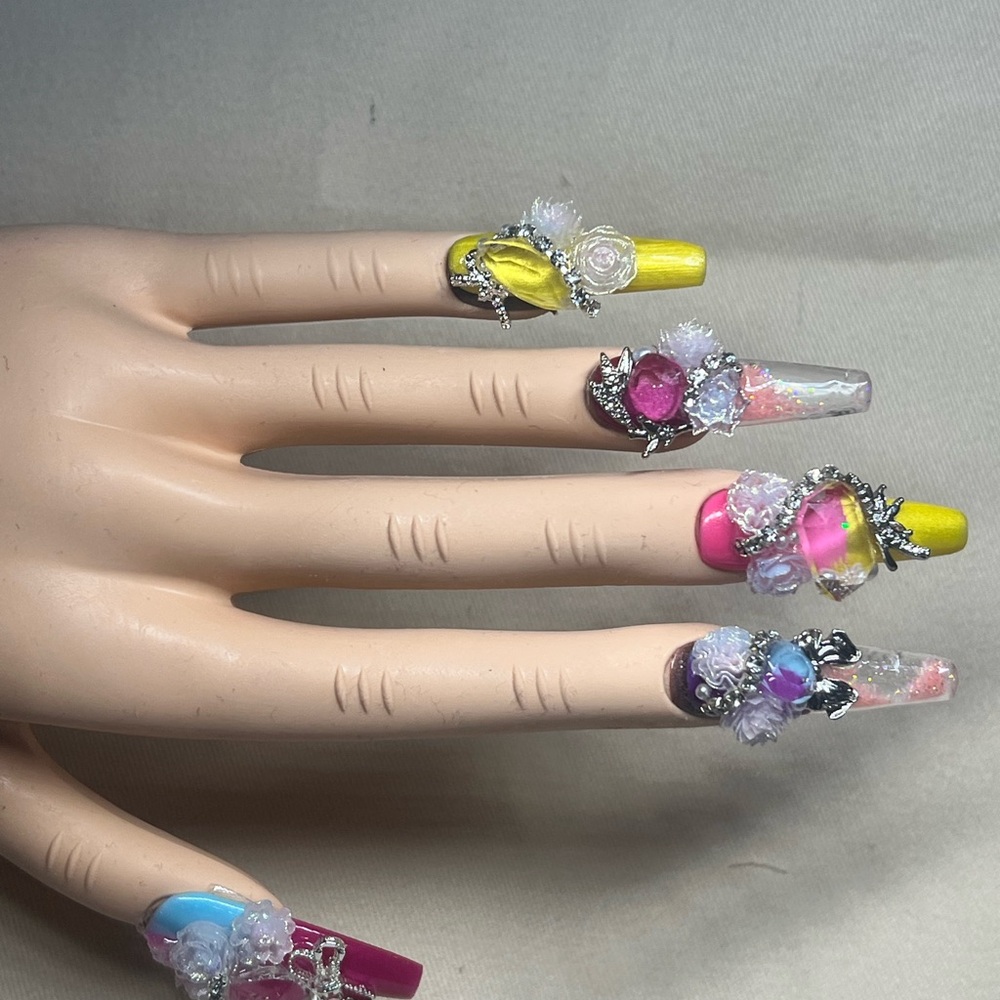 Elegant Press-On Nails with Multicolor Design